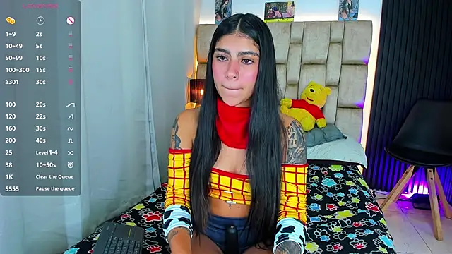 little sophie18 online show from 10/13/25, 10:32