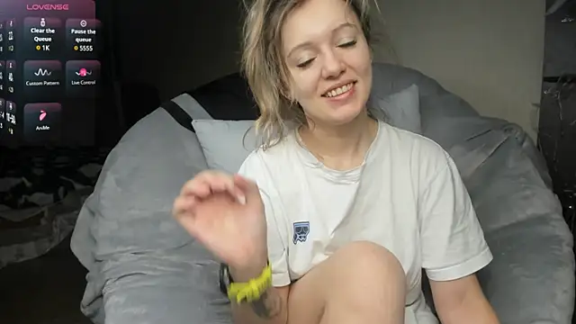 Snapshot of foxy_blond chatting on 03/05/25, 03:29 foxy blond online show from 03/05/25, 03:29