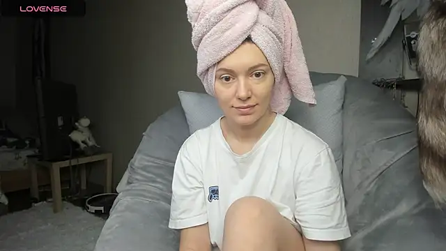 Snapshot of foxy_blond chatting on 03/21/25, 03:22 foxy blond online show from 03/21/25, 03:22