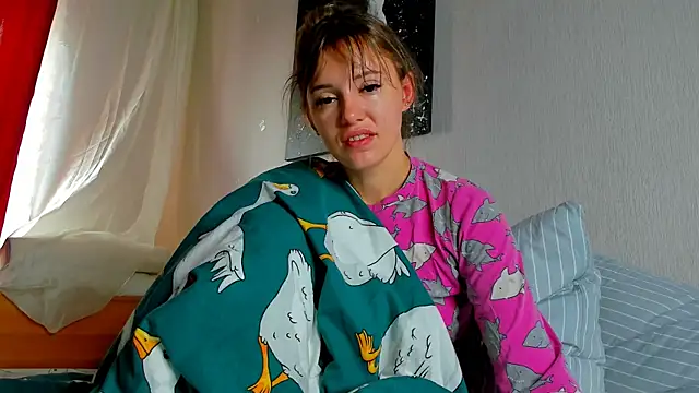 Snapshot of foxy_blond chatting on 09/22/25, 01:07 foxy blond online show from 09/22/25, 01:07