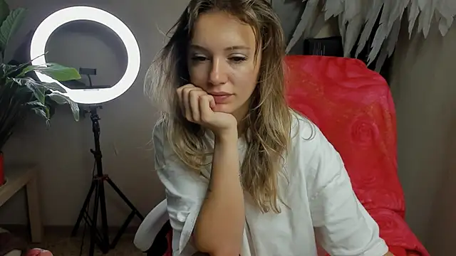 Snapshot of foxy_blond chatting on 09/26/25, 12:14 foxy blond online show from 09/26/25, 12:14