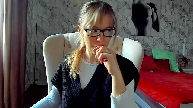 Snapshot of foxy_blond chatting on 03/20/26, 12:26 foxy blond online show from 03/20/26, 12:26