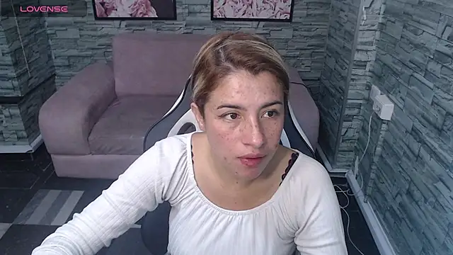 Snapshot of Valerie_b chatting on 12/21/24, 12:38 Valerie b online show from 12/21/24, 12:38