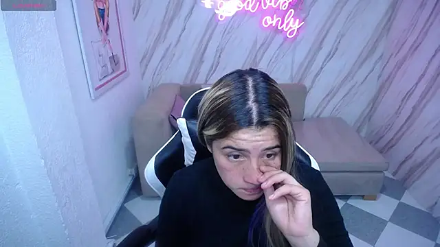 Snapshot of Valerie_b chatting on 01/31/25, 03:09 Valerie b online show from 01/31/25, 03:09