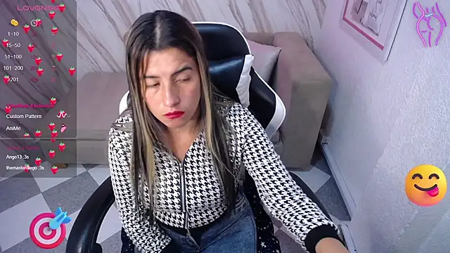 Snapshot of Valerie_b chatting on 03/06/25, 11:03 Valerie b online show from 03/06/25, 11:03