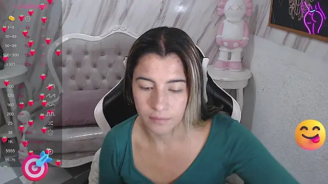 Snapshot of Valerie_b chatting on 03/19/25, 03:09 Valerie b online show from 03/19/25, 03:09