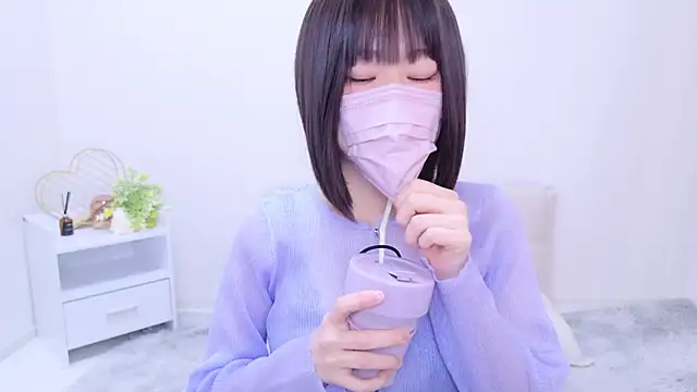 Snapshot of Im_Yu-na chatting on 12/23/24, 02:17 Im Yu-na online show from 12/23/24, 02:17