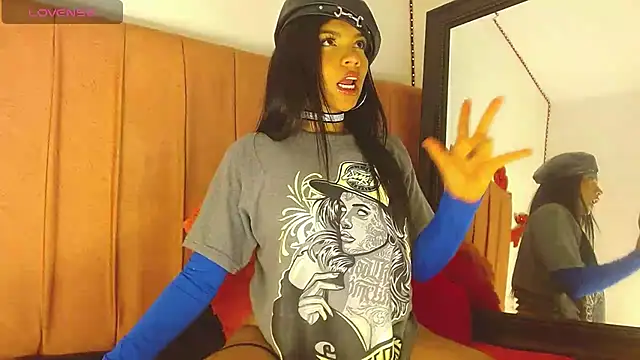 Snapshot of margiesfunnyhot303av chatting on 02/19/25, 05:49 margiesfunnyhot303av online show from 02/19/25, 05:49