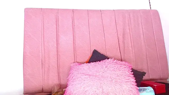 Snapshot of margiesfunnyhot303av chatting on 03/23/25, 06:05 margiesfunnyhot303av online show from 03/23/25, 06:05