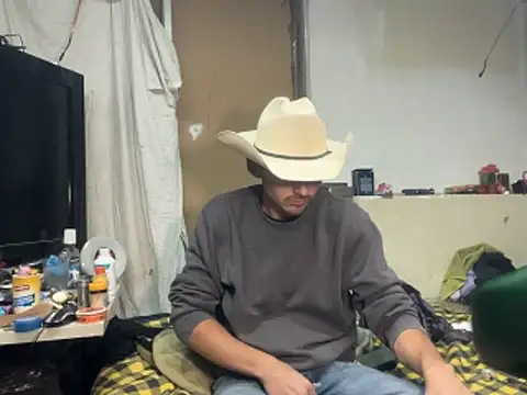 Snapshot of kevinsito1 chatting on 11/22/25, 03:27 kevinsito1 online show from 11/22/25, 03:27