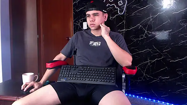 Snapshot of maty_hardx chatting on 02/08/25, 12:17 maty hardx online show from 02/08/25, 12:17