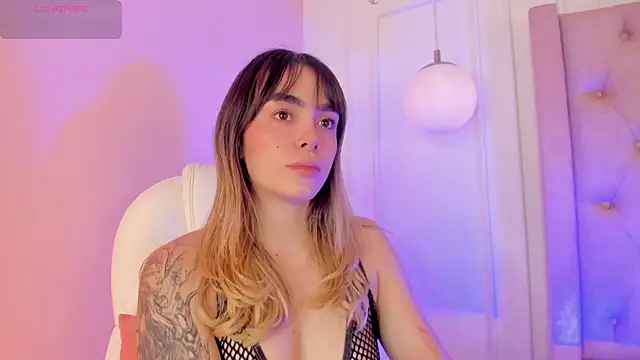 Lucy Vega online show from 11/14/25, 04:55