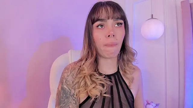 Lucy Vega online show from 12/05/25, 04:43