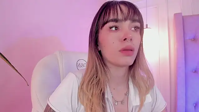 Lucy Vega online show from 12/15/25, 05:01