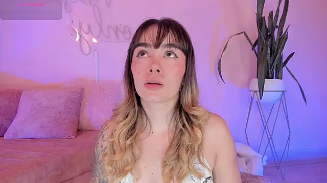 Lucy Vega online show from 12/19/25, 05:25