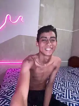 Snapshot of Mauuu18 chatting on 02/15/25, 03:52 Mauuu18 online show from 02/15/25, 03:52