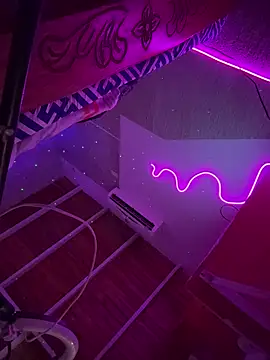 Snapshot of Mauuu18 chatting on 11/27/25, 01:40 Mauuu18 online show from 11/27/25, 01:40