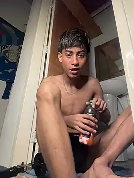 Snapshot of Mauuu18 chatting on 04/11/26, 02:38 Mauuu18 online show from 04/11/26, 02:38