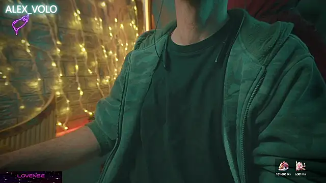 Snapshot of alex-volo chatting on 12/25/24, 01:31 alex-volo online show from 12/25/24, 01:31