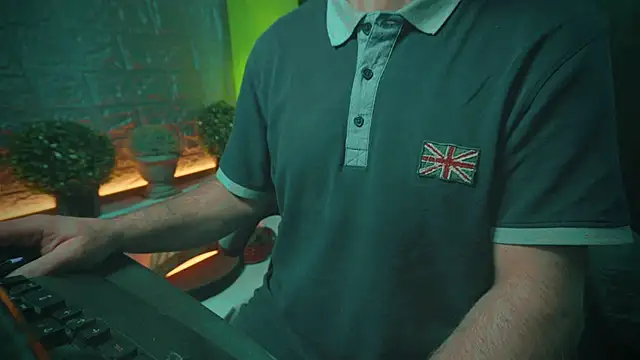 Snapshot of alex-volo chatting on 02/02/25, 01:12 alex-volo online show from 02/02/25, 01:12