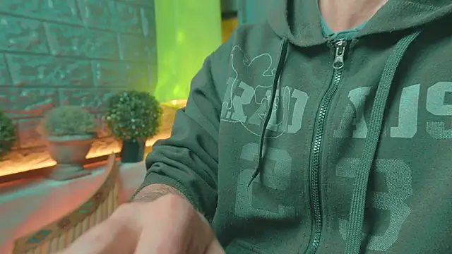 Snapshot of alex-volo chatting on 03/18/25, 06:57 alex-volo online show from 03/18/25, 06:57