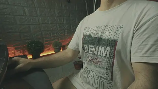 Snapshot of alex-volo chatting on 10/12/25, 12:42 alex-volo online show from 10/12/25, 12:42