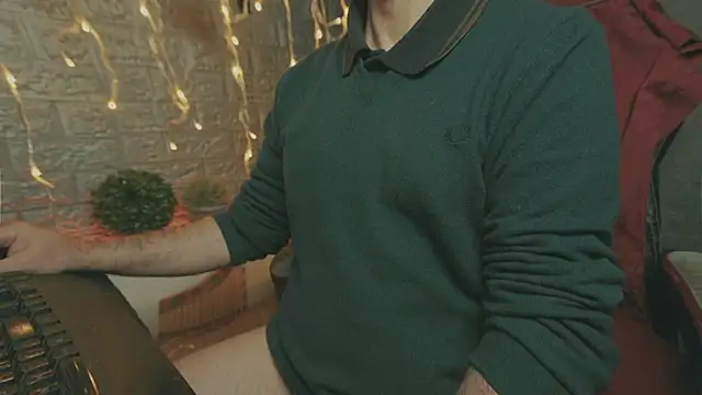 Snapshot of alex-volo chatting on 12/19/25, 02:07 alex-volo online show from 12/19/25, 02:07