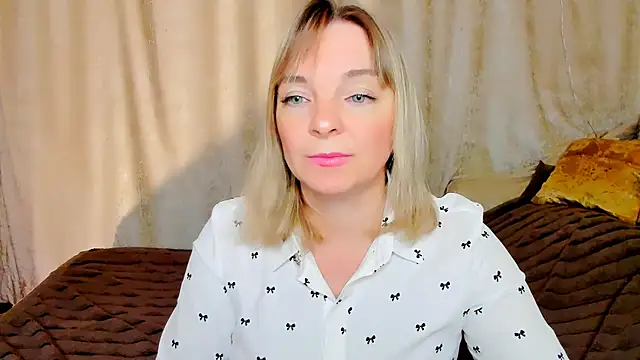 Regina  blue online show from 11/02/25, 02:30