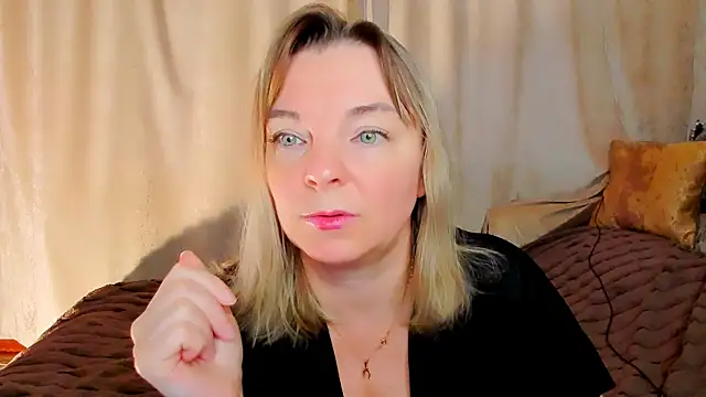 Regina  blue online show from 11/12/25, 01:44