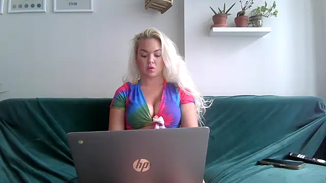 Snapshot of badblondebunny chatting on 05/30/26, 04:37 badblondebunny online show from 05/30/26, 04:37