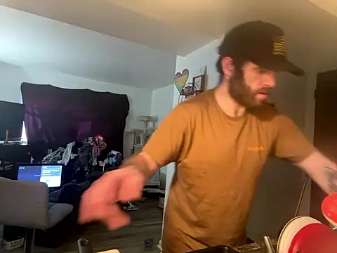 Snapshot of SpunCandy chatting on 04/11/26, 09:30 SpunCandy online show from 04/11/26, 09:30