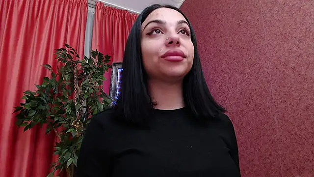 Snapshot of MissJuliax chatting on 12/23/25, 07:28 MissJuliax online show from 12/23/25, 07:28