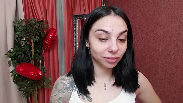 Snapshot of MissJuliax chatting on 02/17/26, 08:33 MissJuliax online show from 02/17/26, 08:33