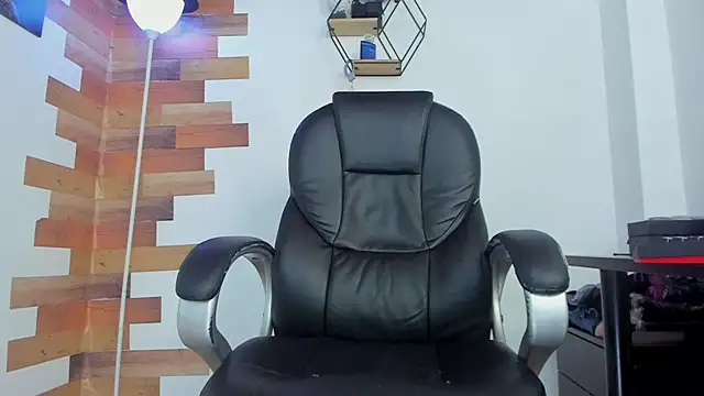 Snapshot of Kenbils chatting on 01/08/25, 03:17 Kenbils online show from 01/08/25, 03:17