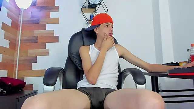 Snapshot of Kenbils chatting on 01/15/25, 06:19 Kenbils online show from 01/15/25, 06:19