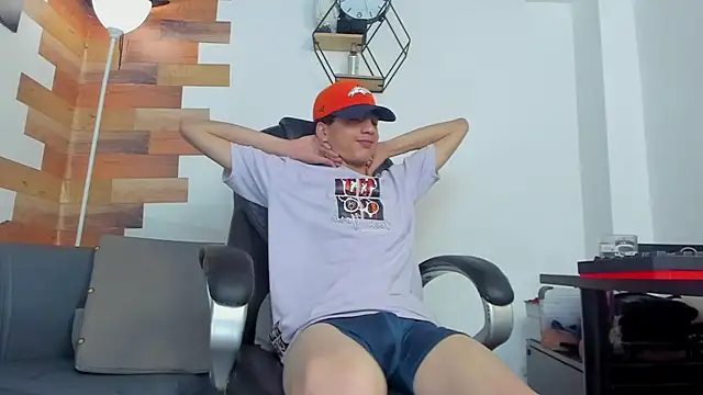 Snapshot of Kenbils chatting on 02/23/25, 04:24 Kenbils online show from 02/23/25, 04:24