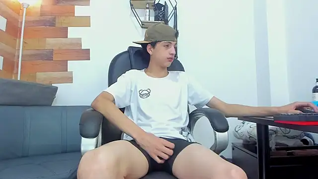 Snapshot of Kenbils chatting on 03/07/25, 04:11 Kenbils online show from 03/07/25, 04:11