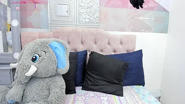 EvaaLovia1 online show from 03/05/25, 04:24