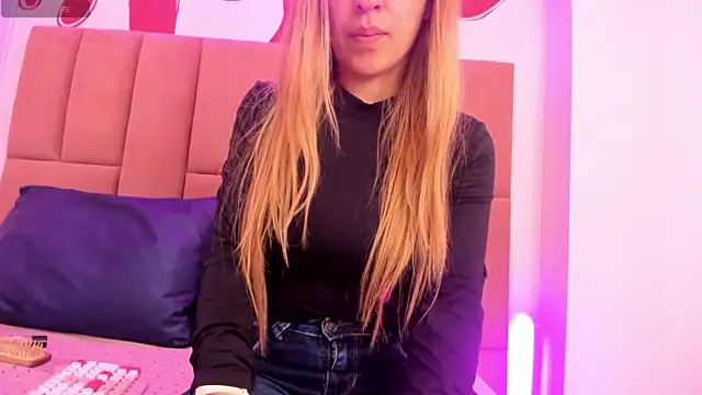 EvaaLovia1 online show from 10/18/25, 02:40