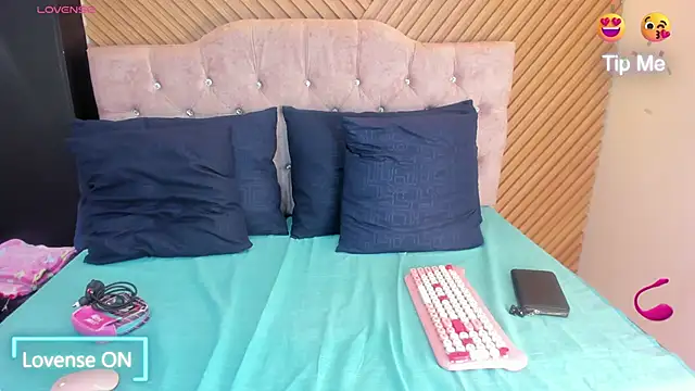 EvaaLovia1 online show from 01/13/26, 02:22