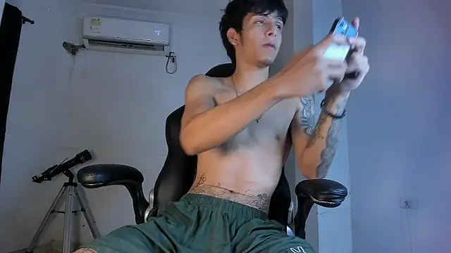 Snakebutterfly online show from 09/19/25, 08:27