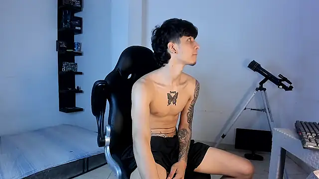 Snakebutterfly online show from 10/17/25, 10:07