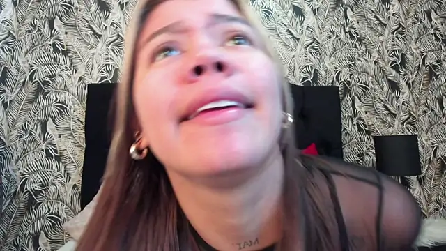 Snapshot of Gissel_Angel chatting on 10/21/25, 08:20 Gissel Angel online show from 10/21/25, 08:20