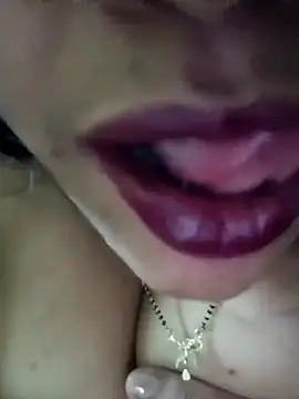 Snapshot of sneha_rose chatting on 01/07/25, 08:24 sneha rose online show from 01/07/25, 08:24