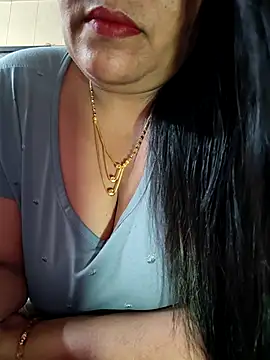 Snapshot of sneha_rose chatting on 09/18/25, 06:15 sneha rose online show from 09/18/25, 06:15