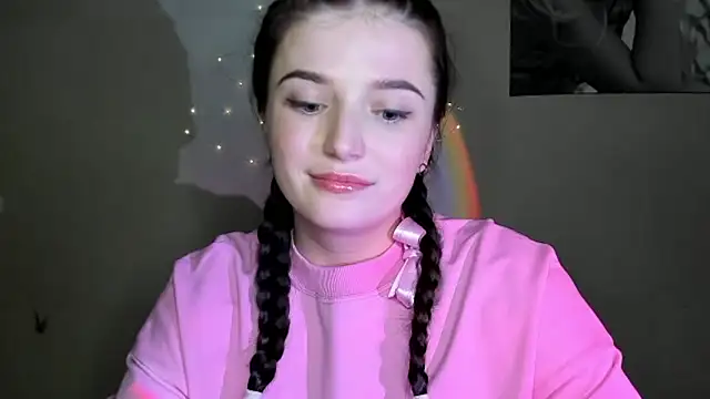 Snapshot of EvaaMillerr99 chatting on 12/02/24, 12:52 EvaaMillerr99 online show from 12/02/24, 12:52