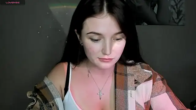 Snapshot of EvaaMillerr99 chatting on 12/03/24, 10:06 EvaaMillerr99 online show from 12/03/24, 10:06