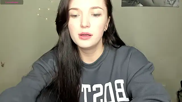 Snapshot of EvaaMillerr99 chatting on 12/04/24, 12:14 EvaaMillerr99 online show from 12/04/24, 12:14