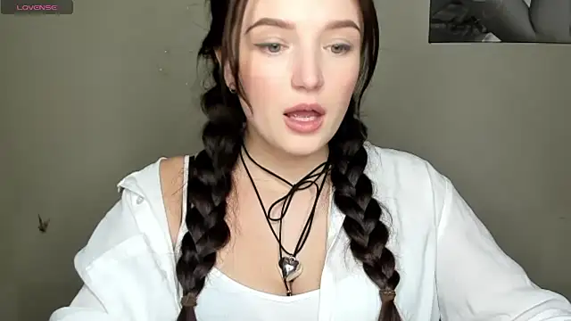 Snapshot of EvaaMillerr99 chatting on 12/16/24, 02:38 EvaaMillerr99 online show from 12/16/24, 02:38