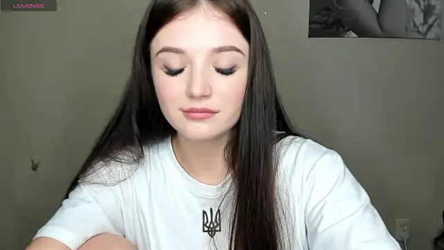 Snapshot of EvaaMillerr99 chatting on 01/07/25, 09:35 EvaaMillerr99 online show from 01/07/25, 09:35